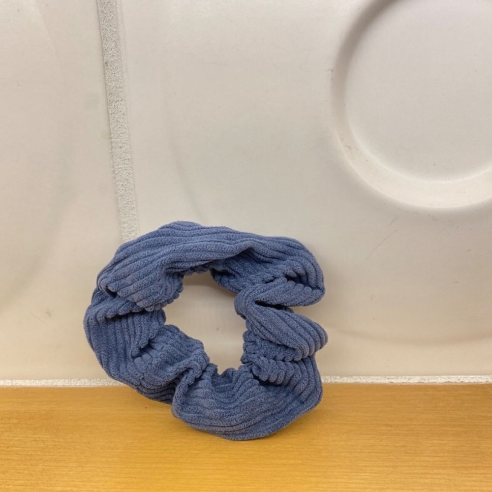 1379 Set of 7 Scrunchies Different Colors CorduroyNWT - Picture 6 of 8